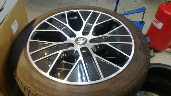 (Pre-Owned) 20” Porsche Taycan Turbo Aero Wheel Set