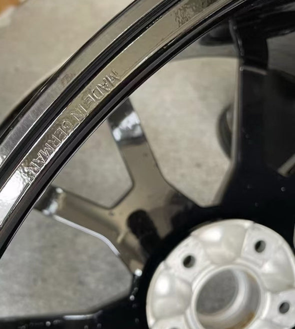 (Pre-Owned) 21" Porsche Taycan GTS OE Wheel Set